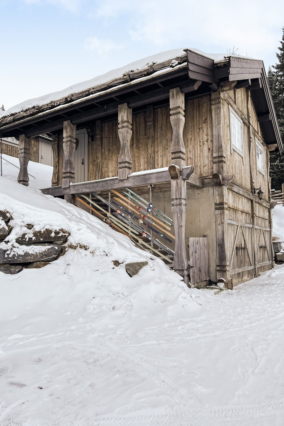 Annekset med garasje. Galleribilde