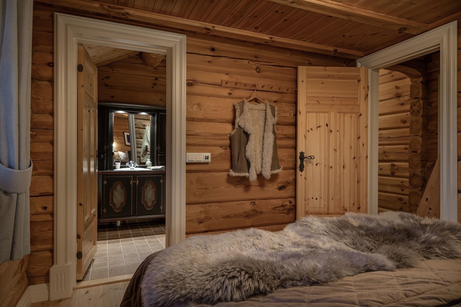 Kvitfjell ligger ca. 3 timers kjøring unna Oslo og det er togforbindelse med nærmeste holdeplass i Ringebu. Galleribilde