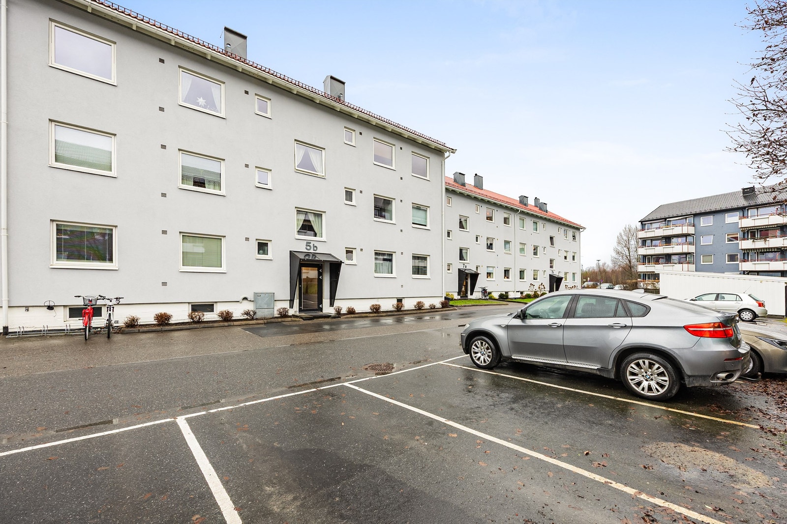 Blokken har total rehabilitert tak og fasade i 2015 Galleribilde