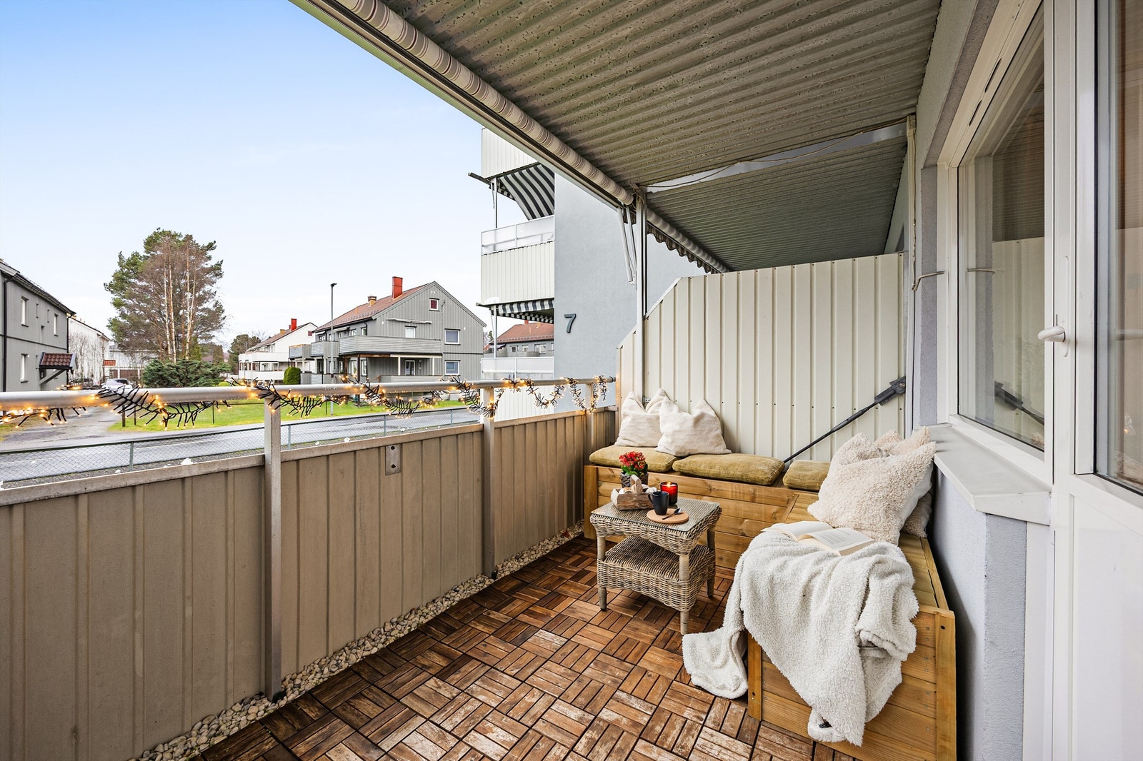 Hyggelig balkong med sittegruppe Galleribilde