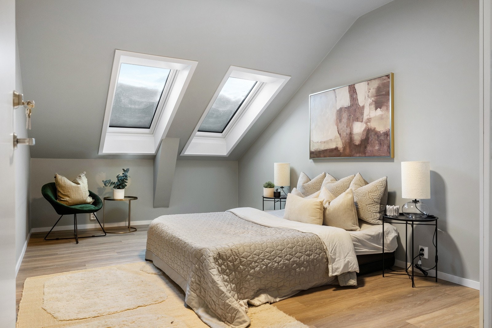 Leiligheten har tre gode soverom, alle med god plass til dobbeltseng og øvrig møblement Galleribilde