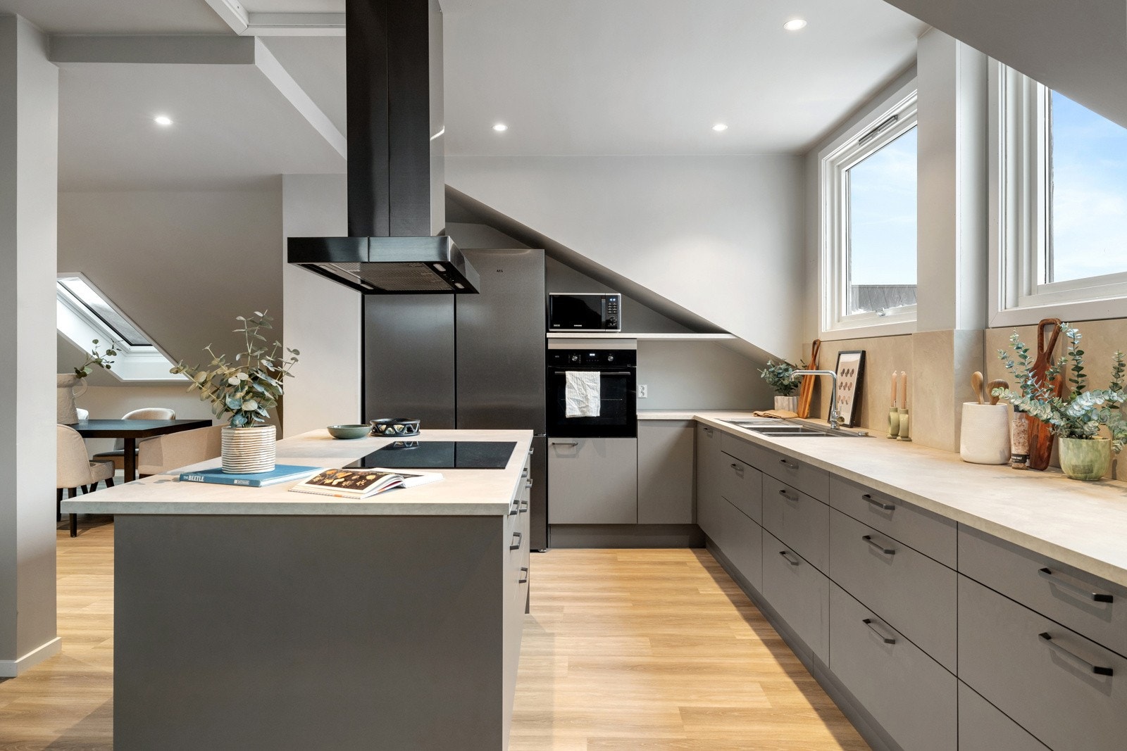 Kjøkkenet er utstyrt med både komfyrvakt og automatisk vannstopper i henhold til dagens krav Galleribilde