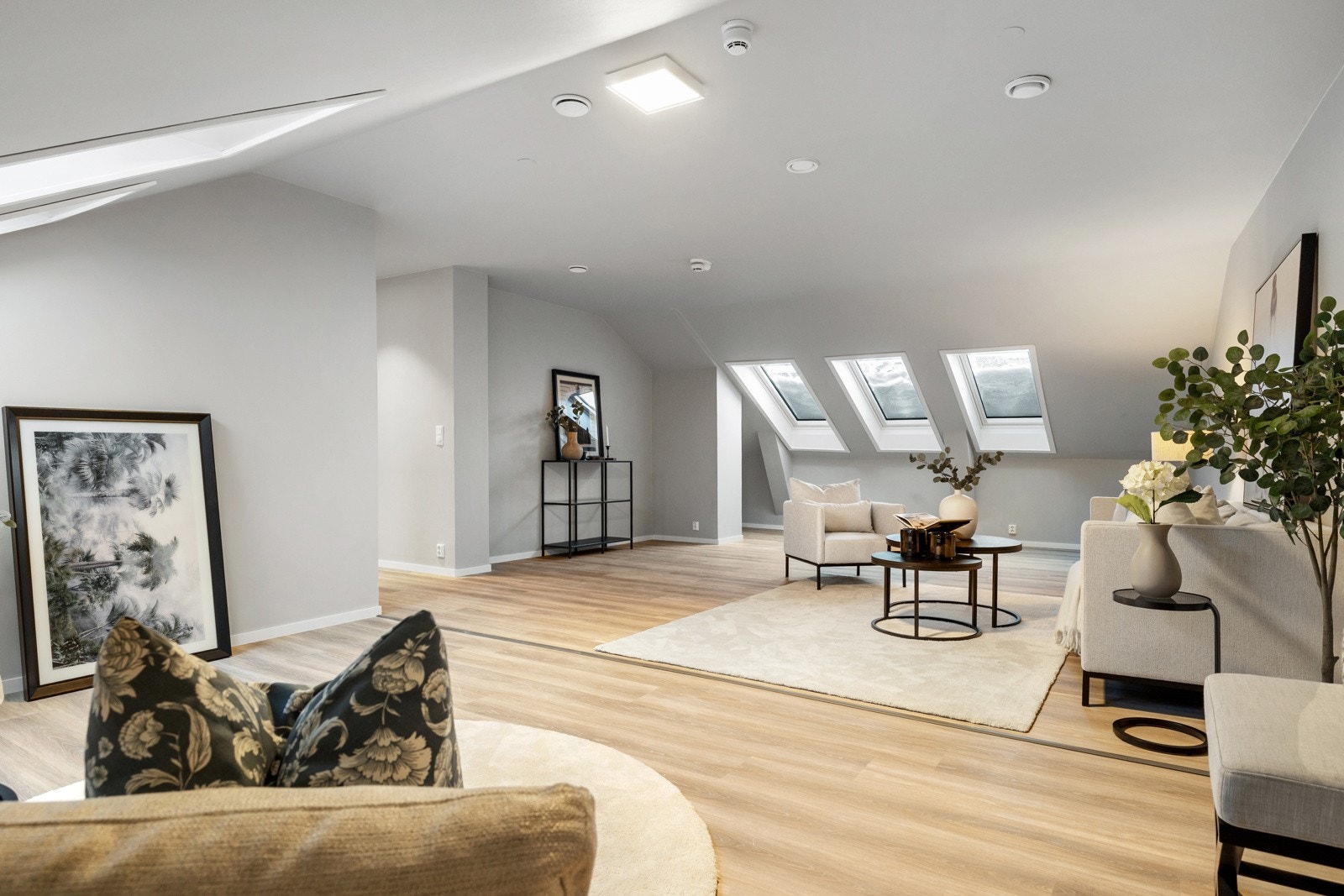 Denne plasseringen gjør rommet godt egnet som egen TV-stue eller mediarom Galleribilde