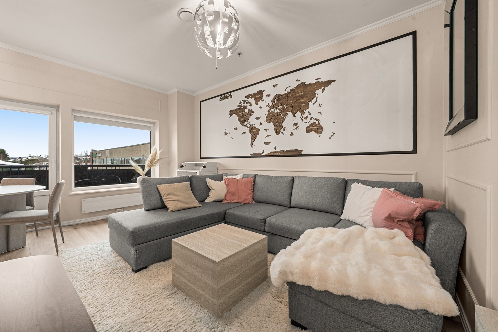 Emera Eiendomsmegling v/ Line Stuve ønsker velkommen til Sørumsandveien 66C! Galleribilde