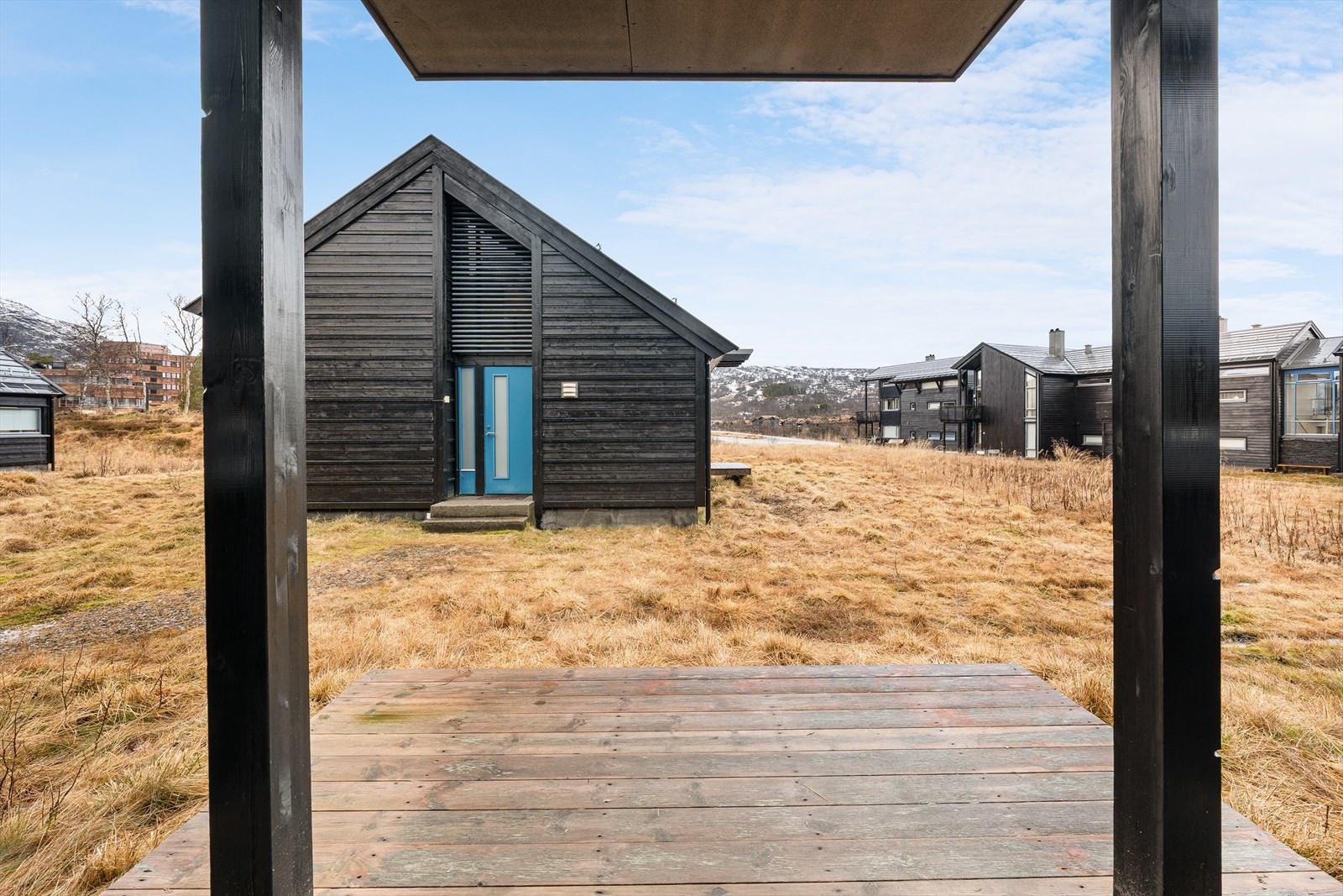 Terrasse med utsikt mot alpin anlegget Galleribilde