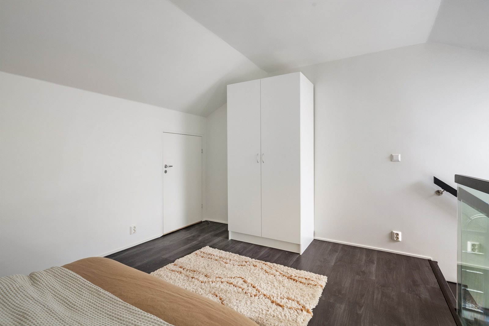 Inntil soverommet er det også en kjekk bodplass. Galleribilde