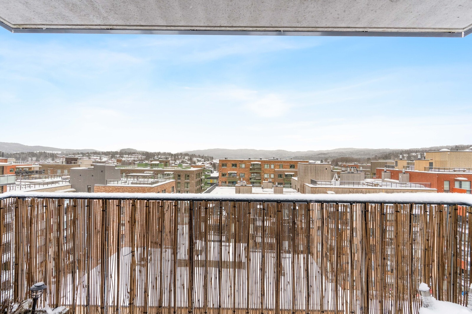 Såpass høyt oppe at man ser over nærliggende blokker Galleribilde