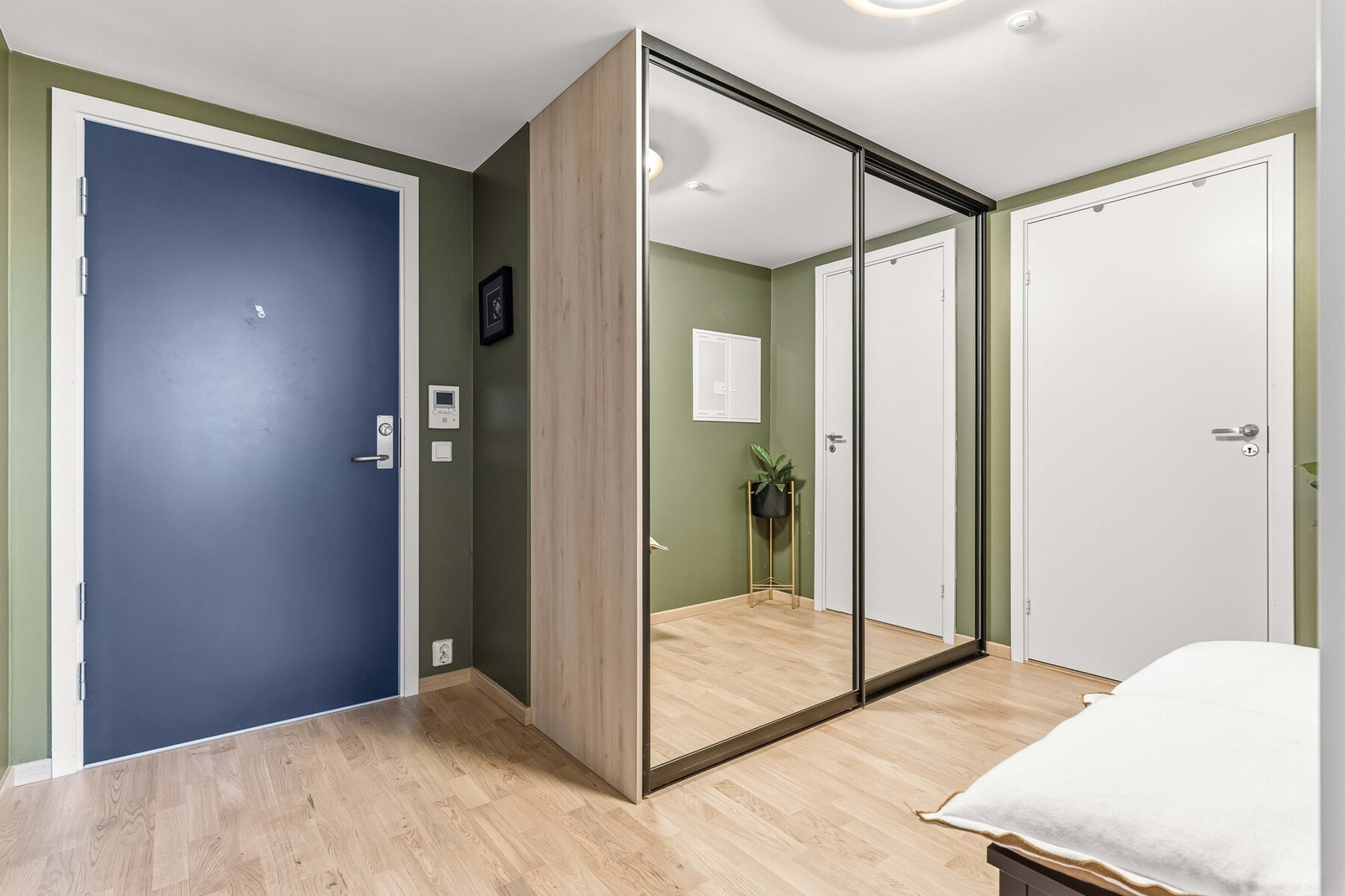 Entré med matchende garderobe fra Skapnett Galleribilde