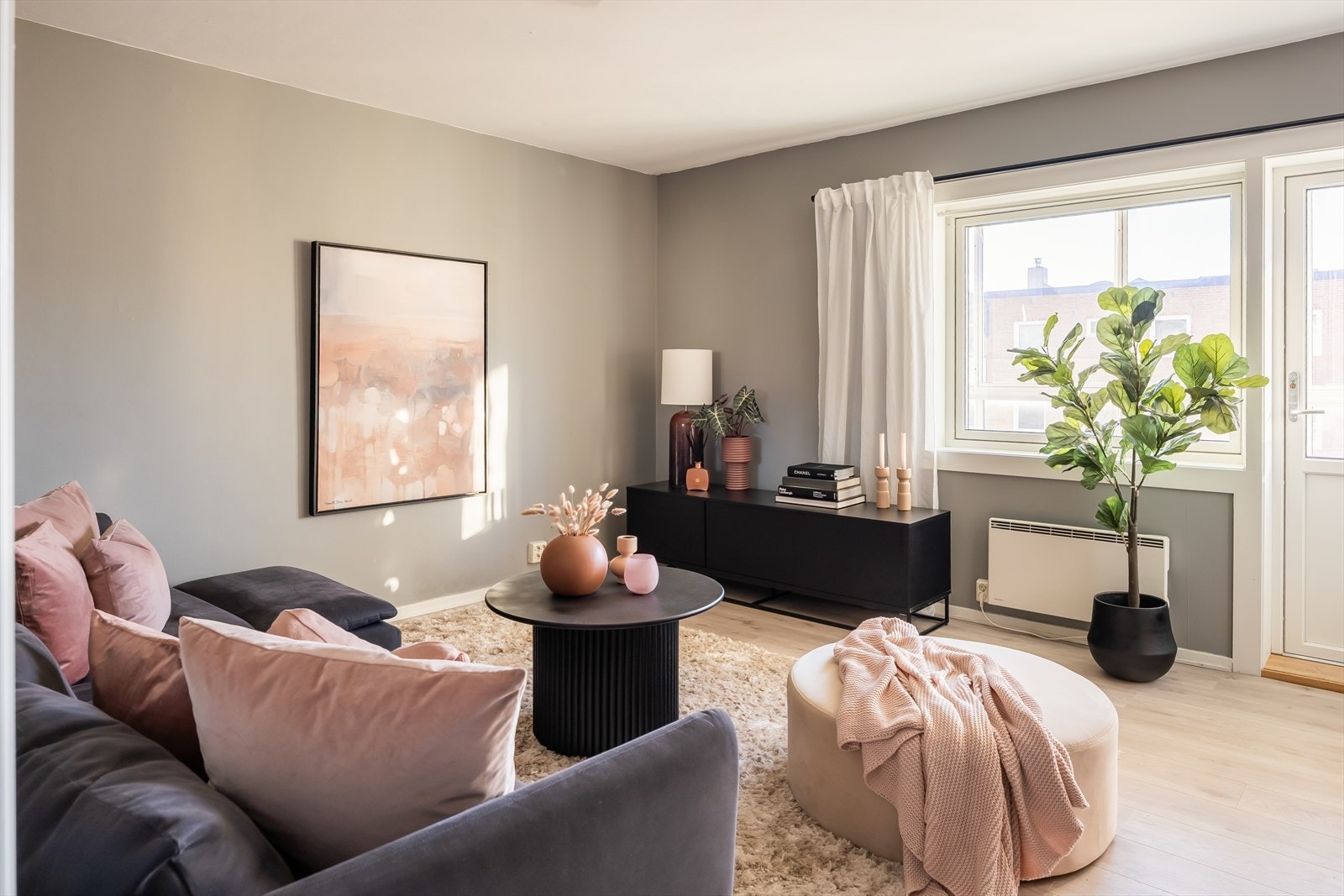 Velkommen til Elgeseter gate 26B - En urban studioleilighet med solrik vestvendt innglasset veranda i 6.etasje. Galleribilde