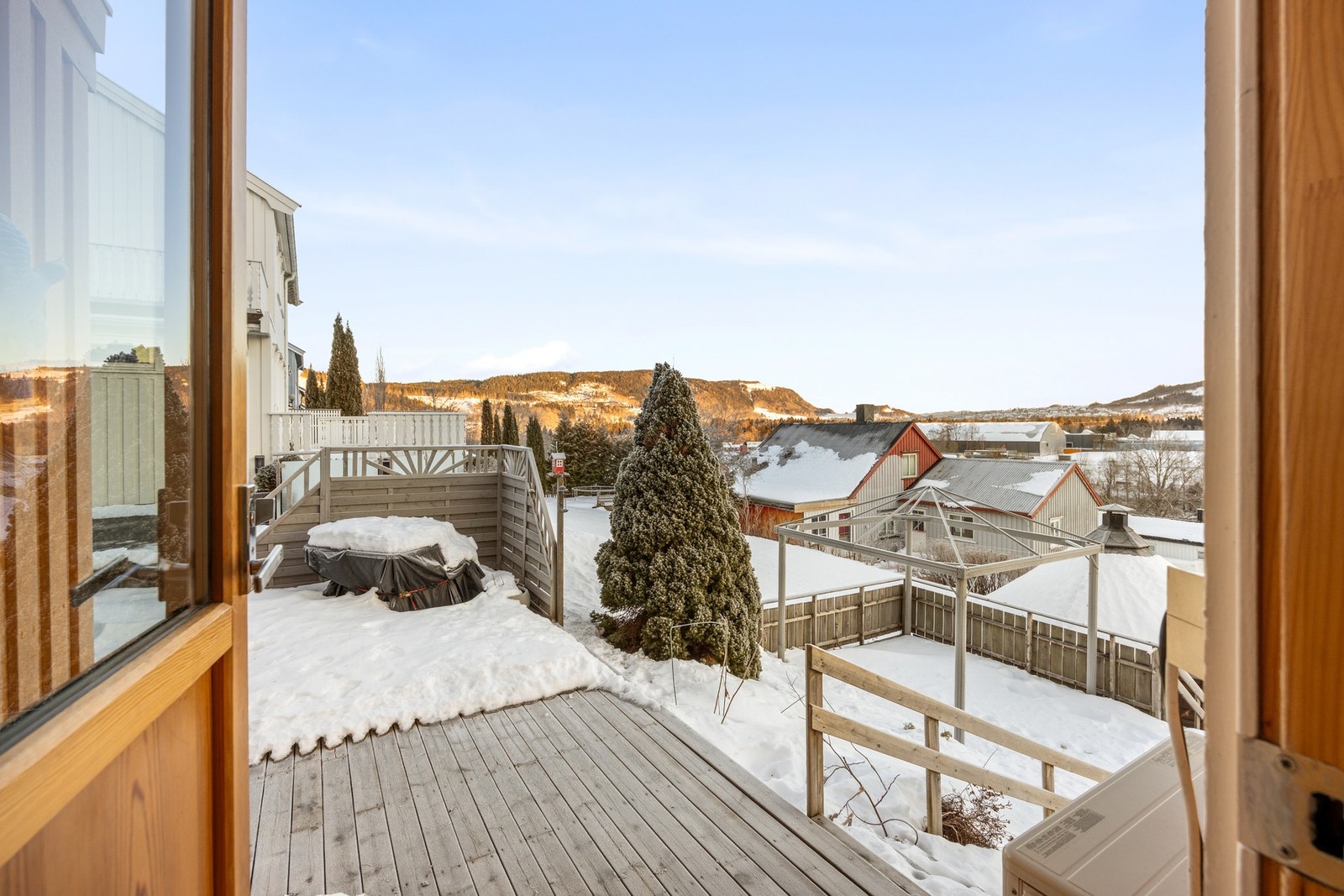 Fra stuen er det utgang til uteområde Galleribilde
