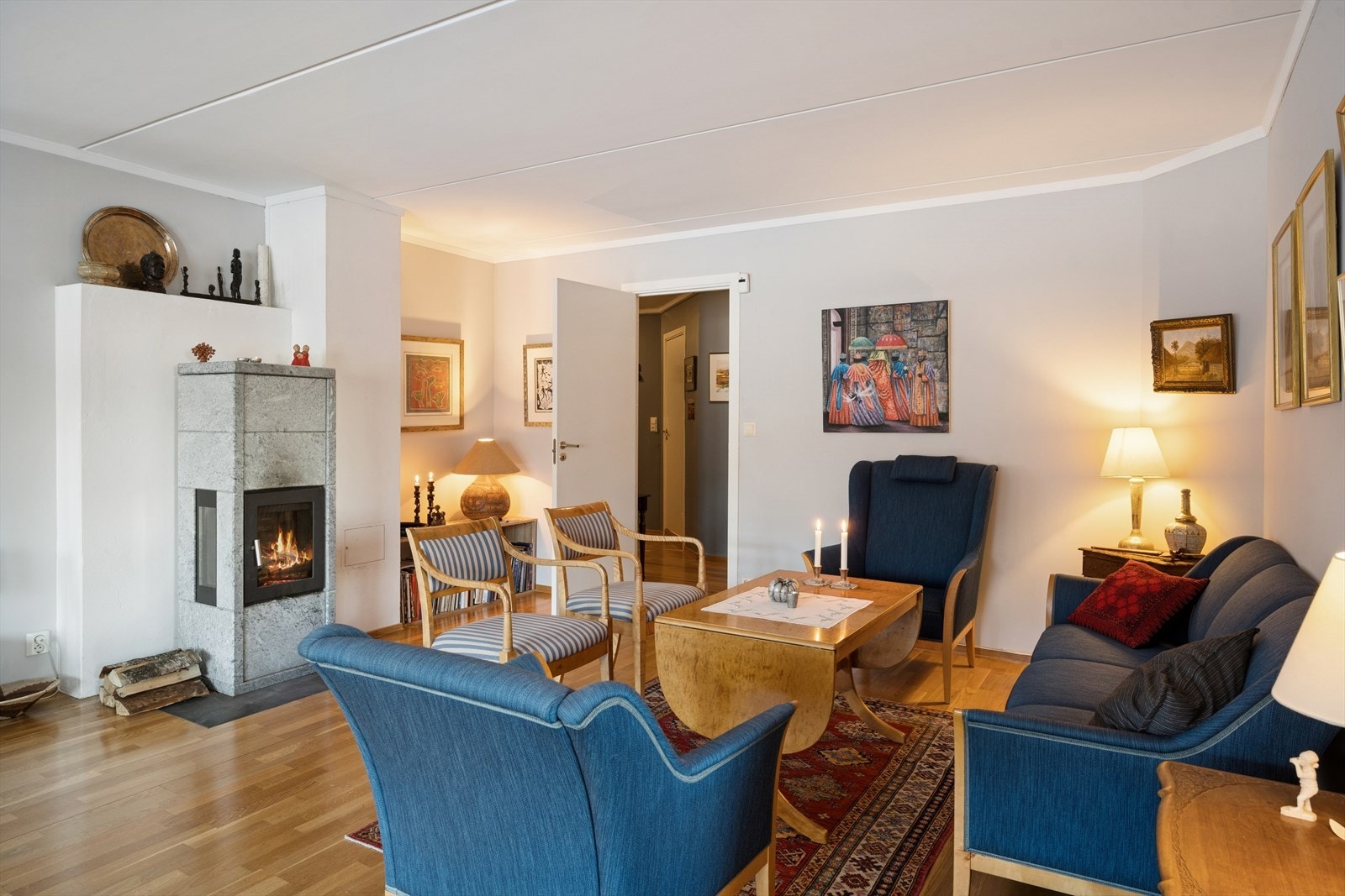 Det er i oppholdsrommet etablert peisovn. Galleribilde