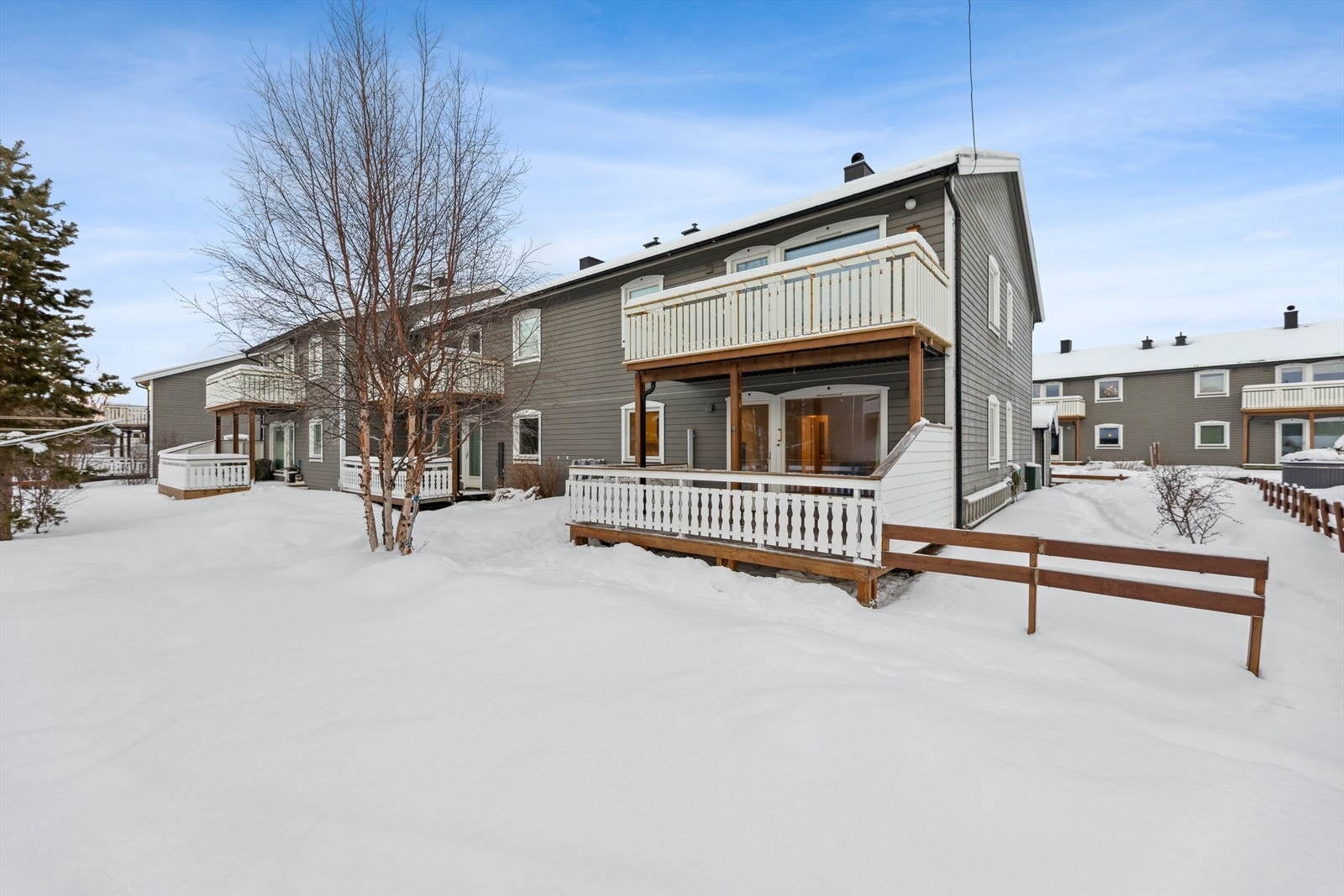 Borettslaget har gjennomført en omfattende renovering av bygningsmassen, inkludert nytt tak i 2022. Galleribilde