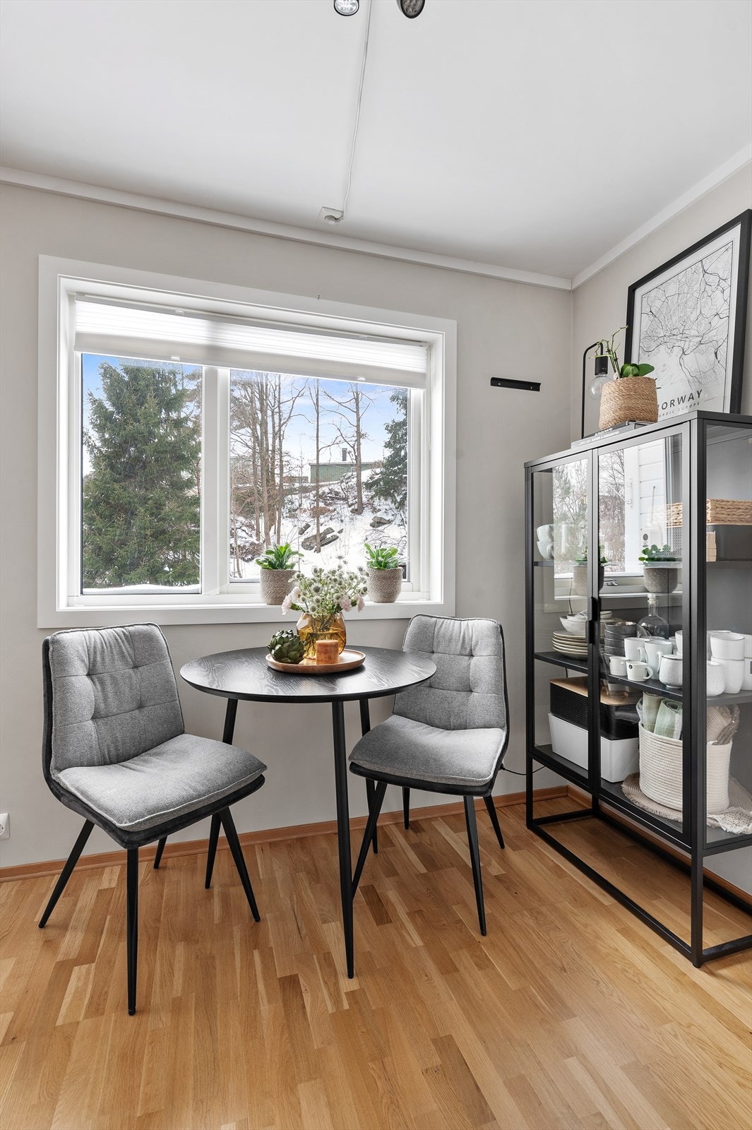 Koselig frokostkrok på kjøkkenet. Galleribilde