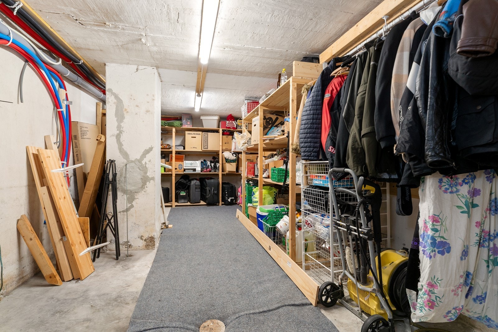 Kjelleren byr på svært gode lagringsmuligheter. Galleribilde