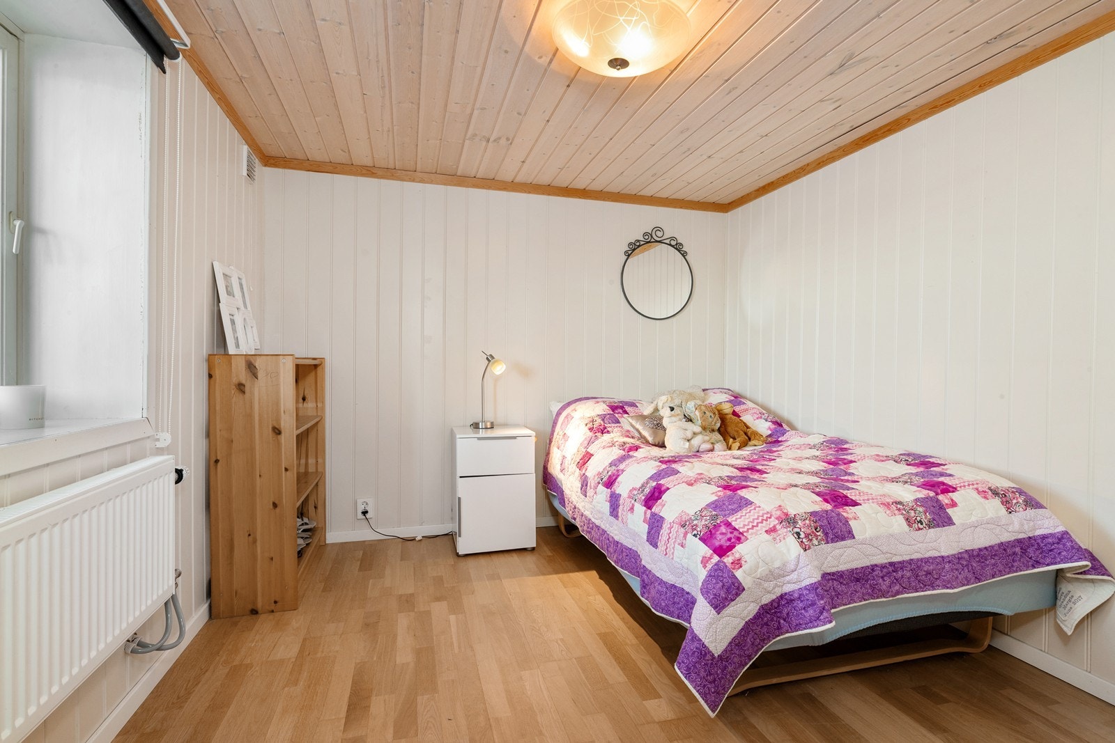 Det ene kjellerrommet benyttes i dag til soverom men dette er ikke søkt bruksendret. Se tilstandsrapport for ytterligere informasjon. Galleribilde