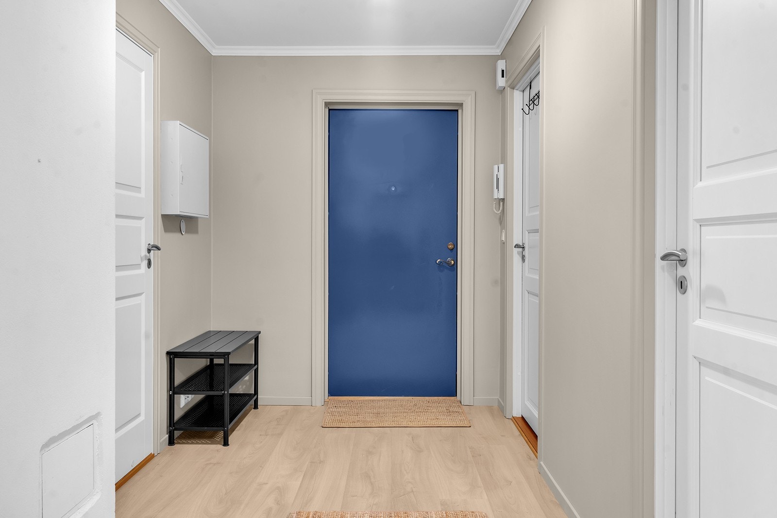 Entrè med praktisk bod til høyre Galleribilde