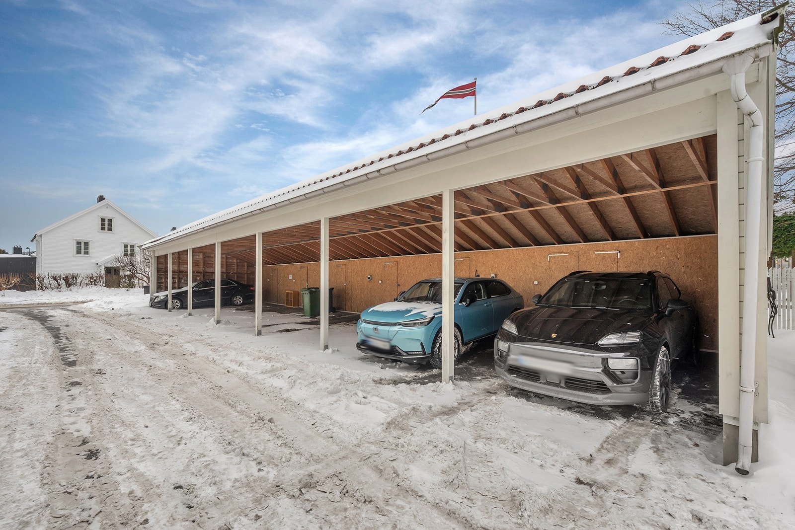 Carport ved inngansparti Galleribilde