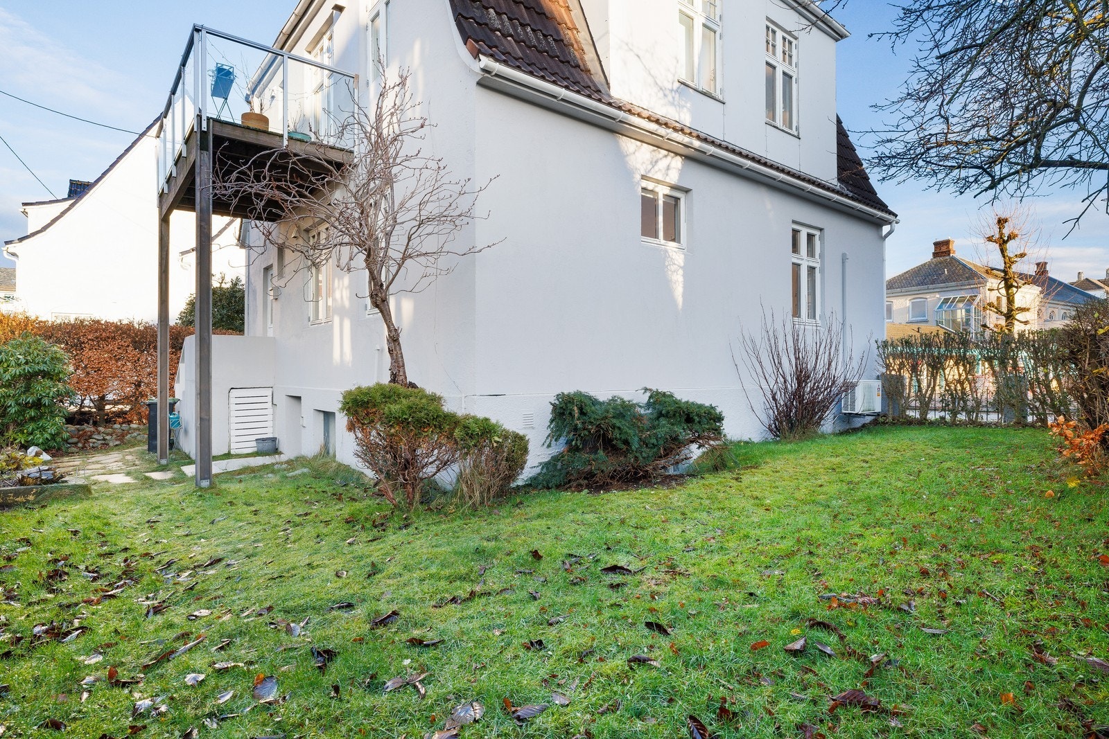 Utvendig felles hage. Galleribilde