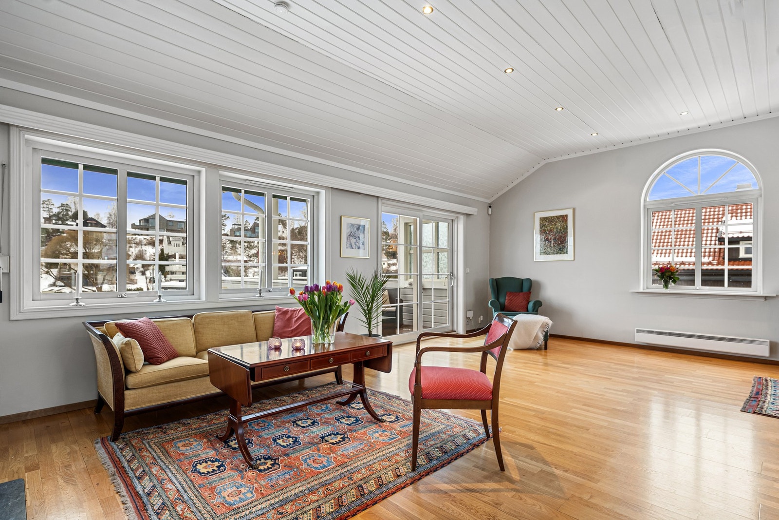 Rommet har meget gode naturlige lysforhold Galleribilde