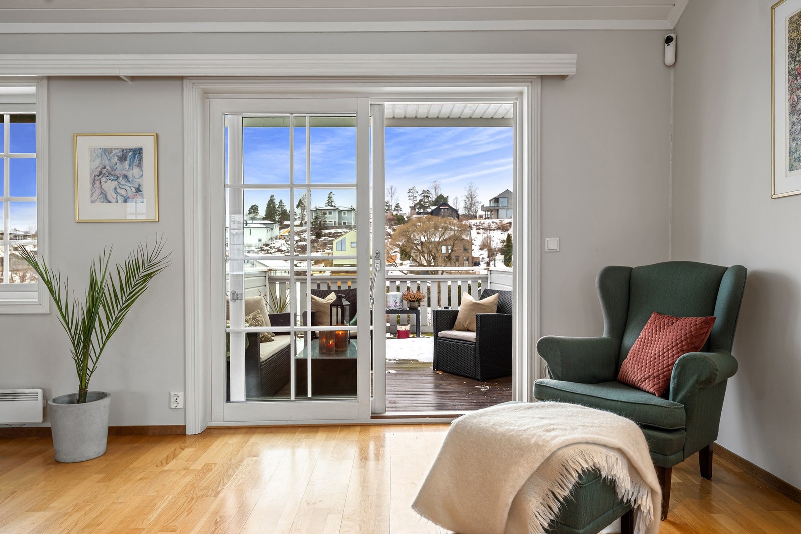 Fra stuen er det utgang til balkong Galleribilde