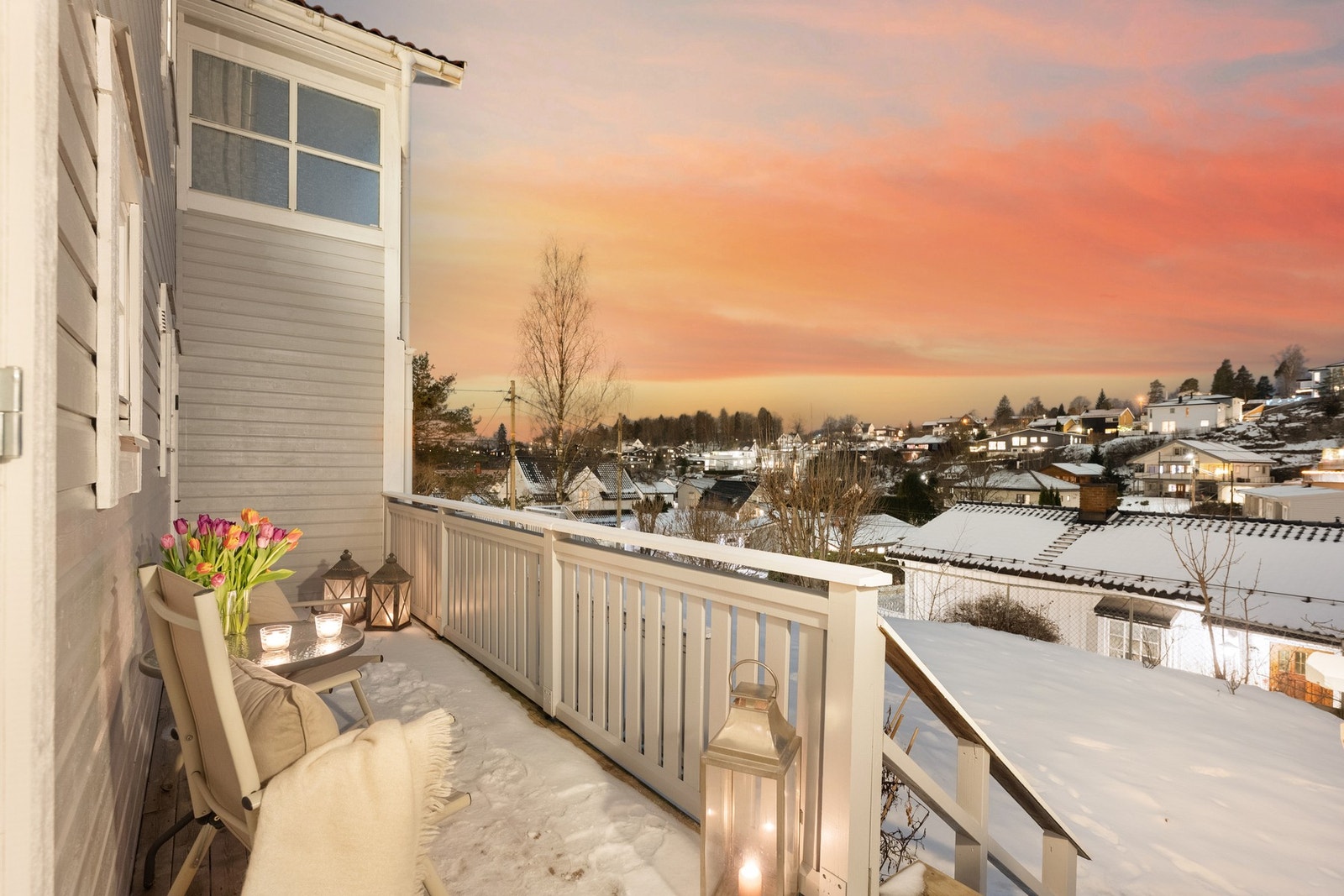 Balkong i 1. etasje med adkomst til boligens hage Galleribilde