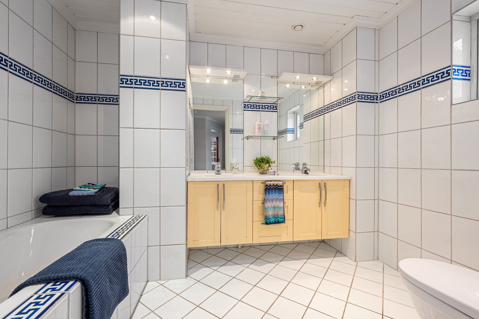 Stor bad i 1. etasje fra 2000 Galleribilde