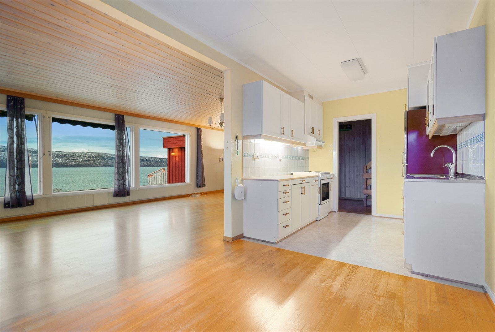 Stue og kjøkken med mange muligheter. Galleribilde