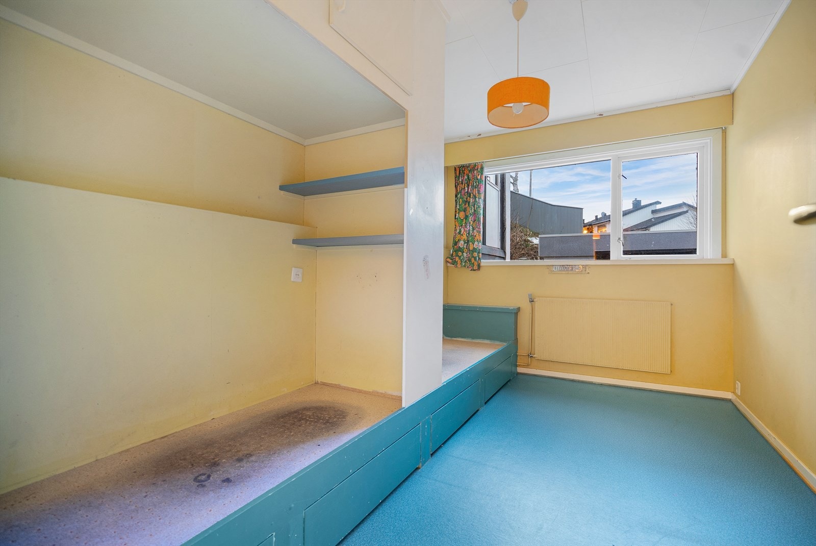 Rom i 1.etasje. Eommet er godkjent som "hobbyrom" fra byggeår. Galleribilde