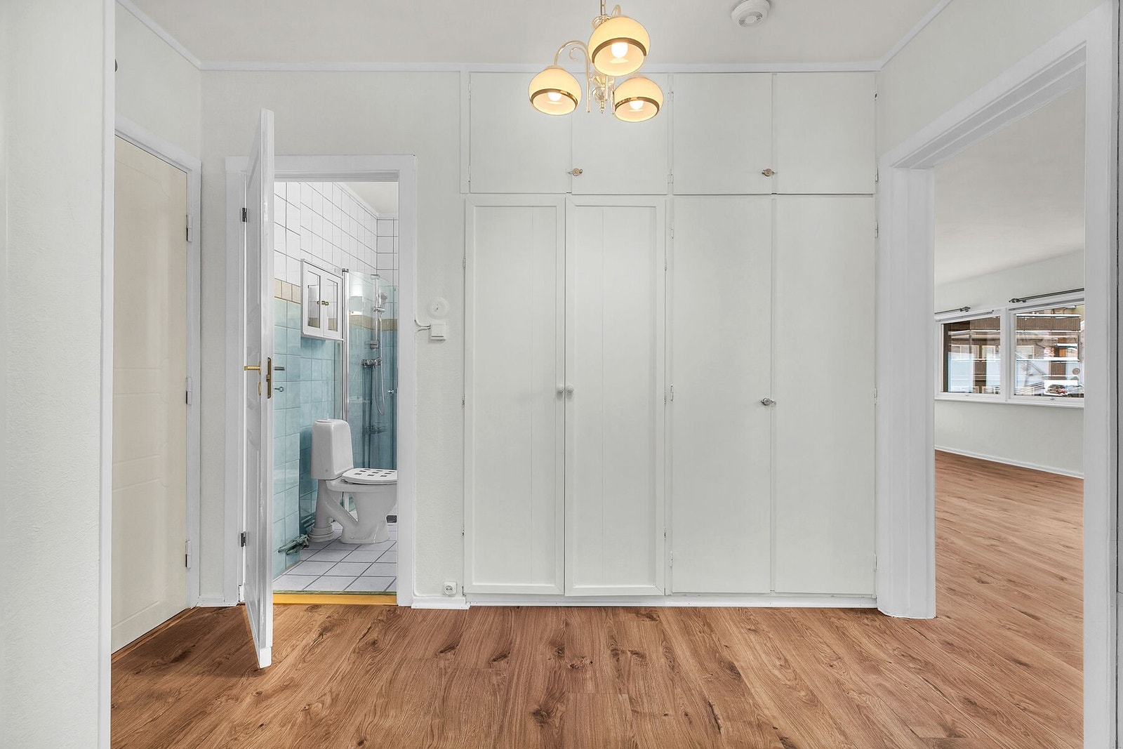 Gang en er nymalt, og det er lagt nye gulv Galleribilde