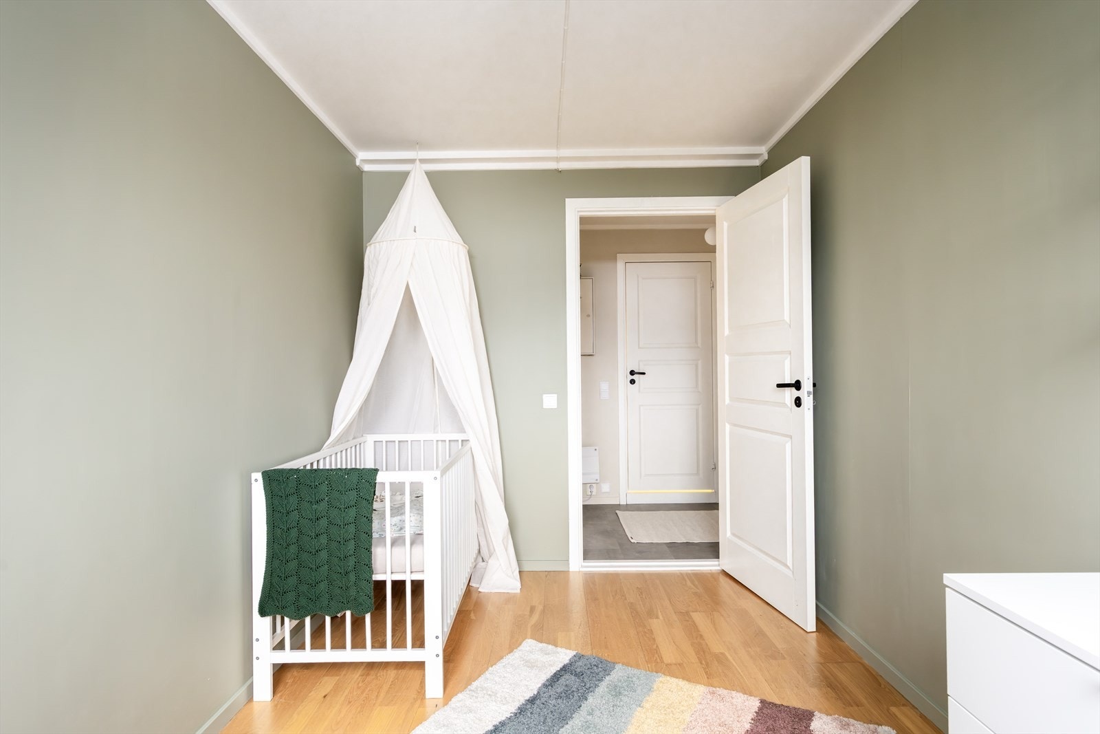 Rommet egner seg også godt som barnerom, gjesterom eller kontor. Galleribilde