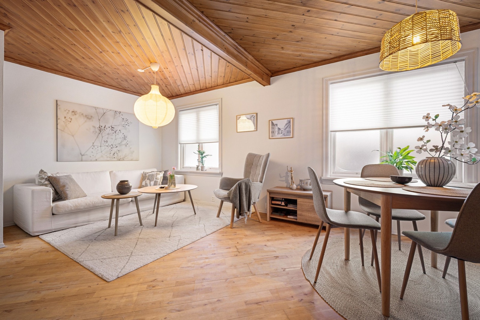 Kjøper får muligheten til å kjøpe og overta alle møbler i huset. Dette må avtales direkte med selger i etterkant av kjøp. Galleribilde