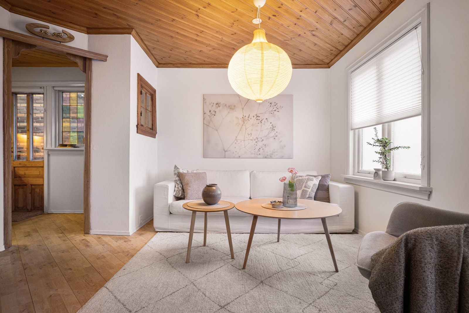 Trivelig oppholdsrom med klassiske materialvalg og hyggelig stemning. Galleribilde