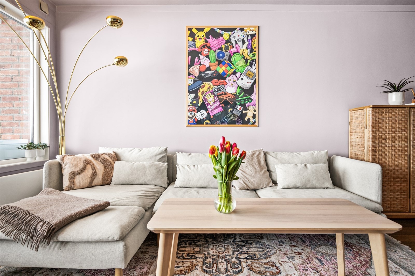 Vegger i stue er malt i nyere tid. Galleribilde