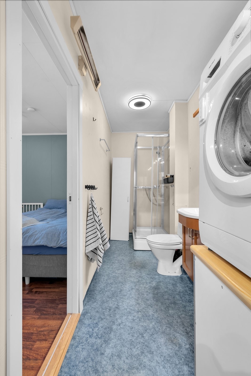 Adkomst til soverommet va badet. Galleribilde