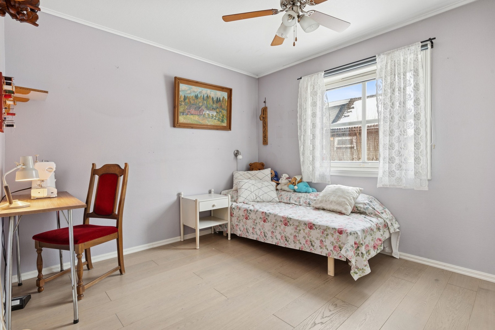 Soverommene er malt i lyse farger, som gjør det enkelt å innrede etter eget ønske. Galleribilde