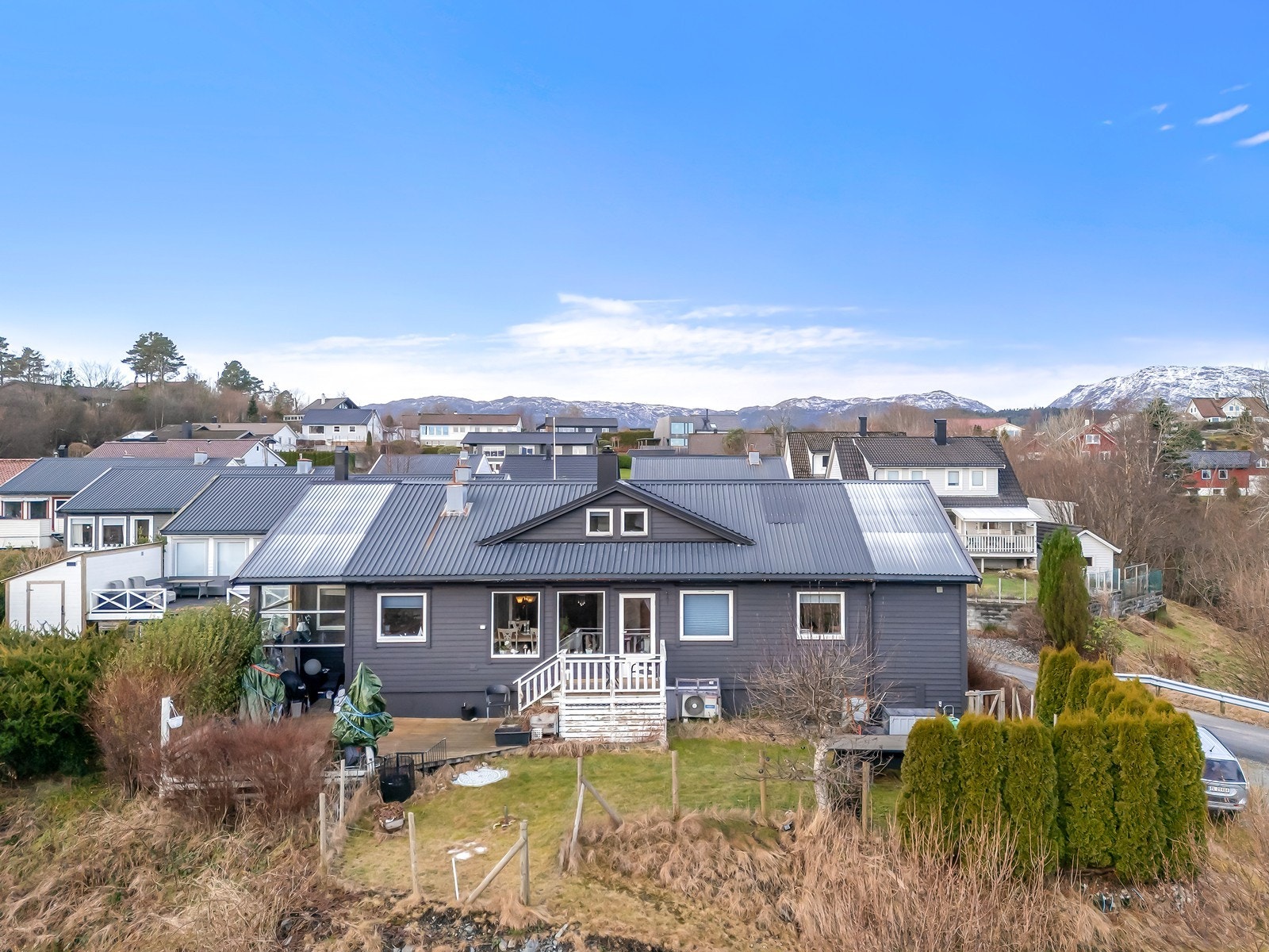 Boligen har en sentral beliggenhet i et populært nabolag. Galleribilde