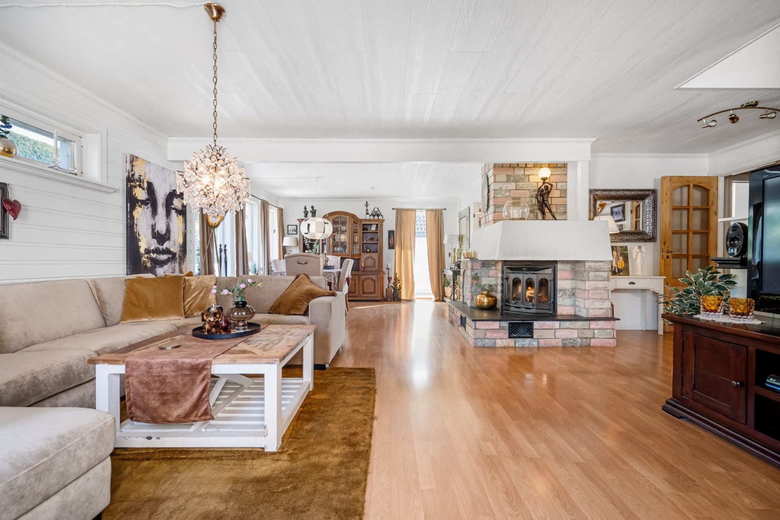 Stuen er stor og møbleringsvennlig. Galleribilde