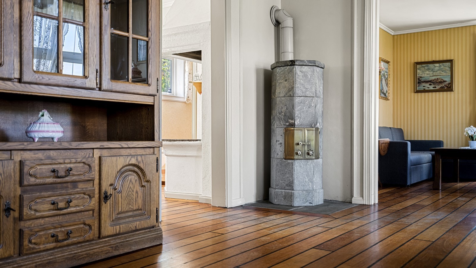 Klebersteinsovn i den ene stuen Galleribilde