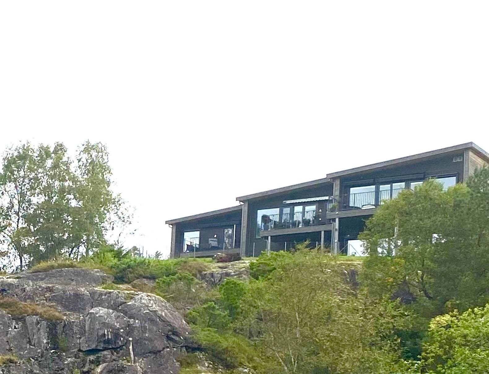 Leiligheten ligger i midten av huset i 2 etg. Galleribilde