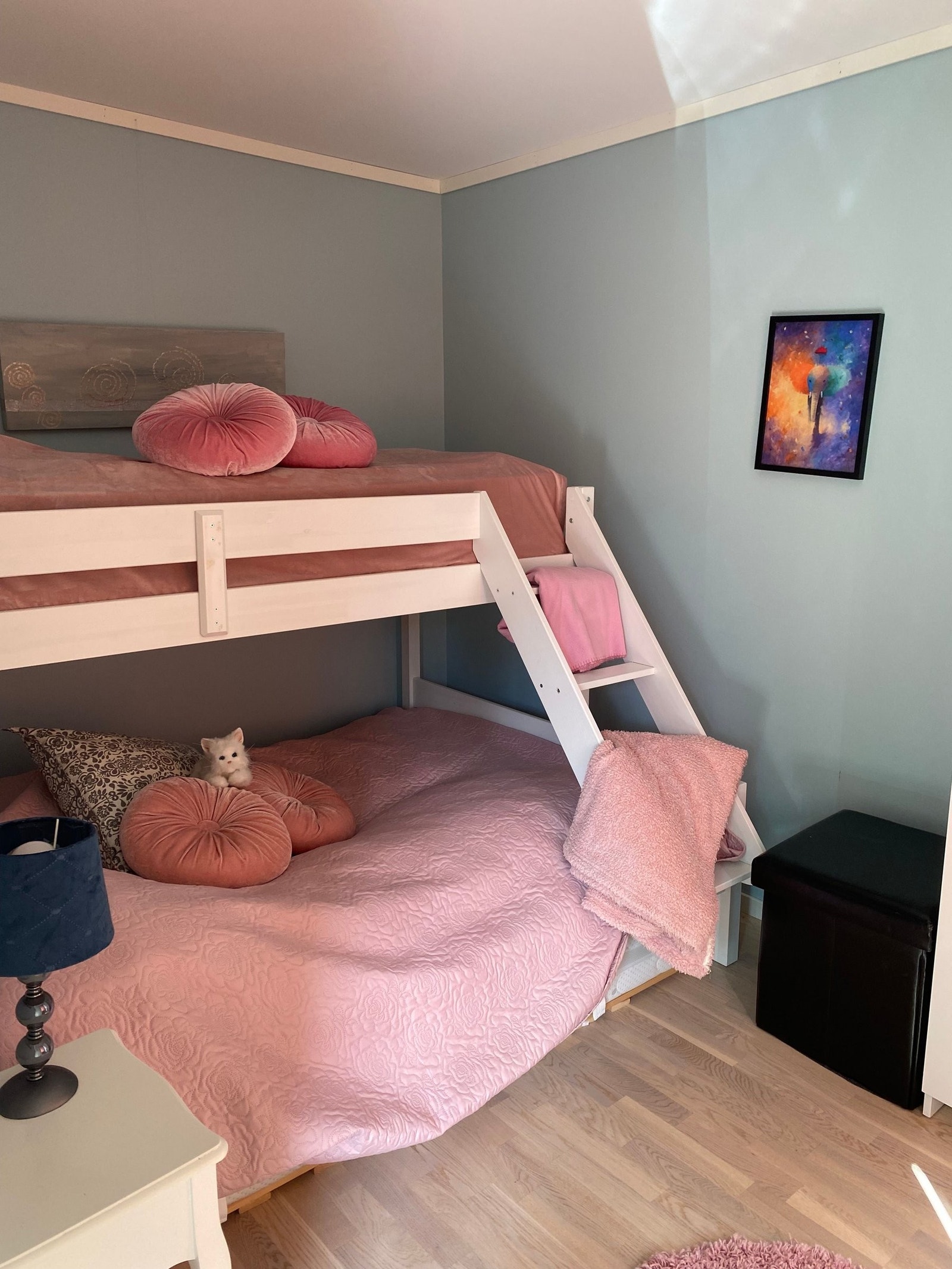 Soverom - gjesterom, som har garderobeskap og god plass til seng og nattbord. Galleribilde