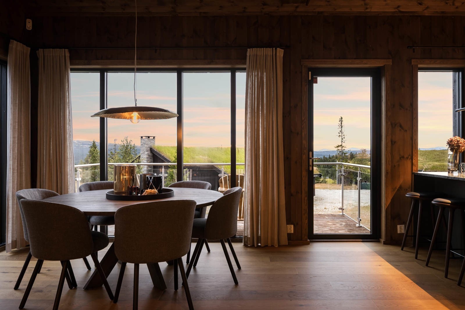 Fra stuen er det fantastisk utsikt. Galleribilde