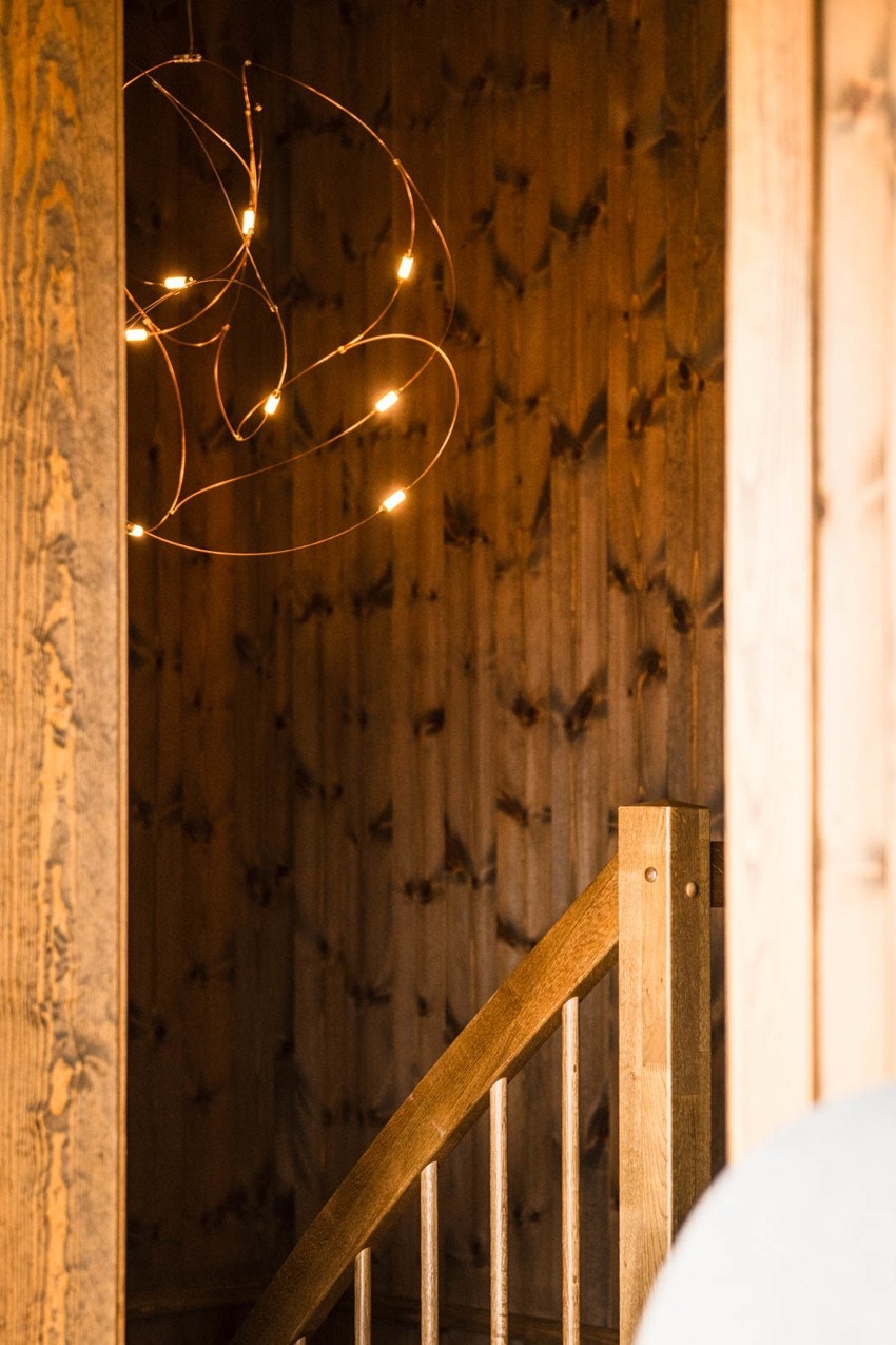 Trappen tar deg ned i hyttens underetasje. Galleribilde