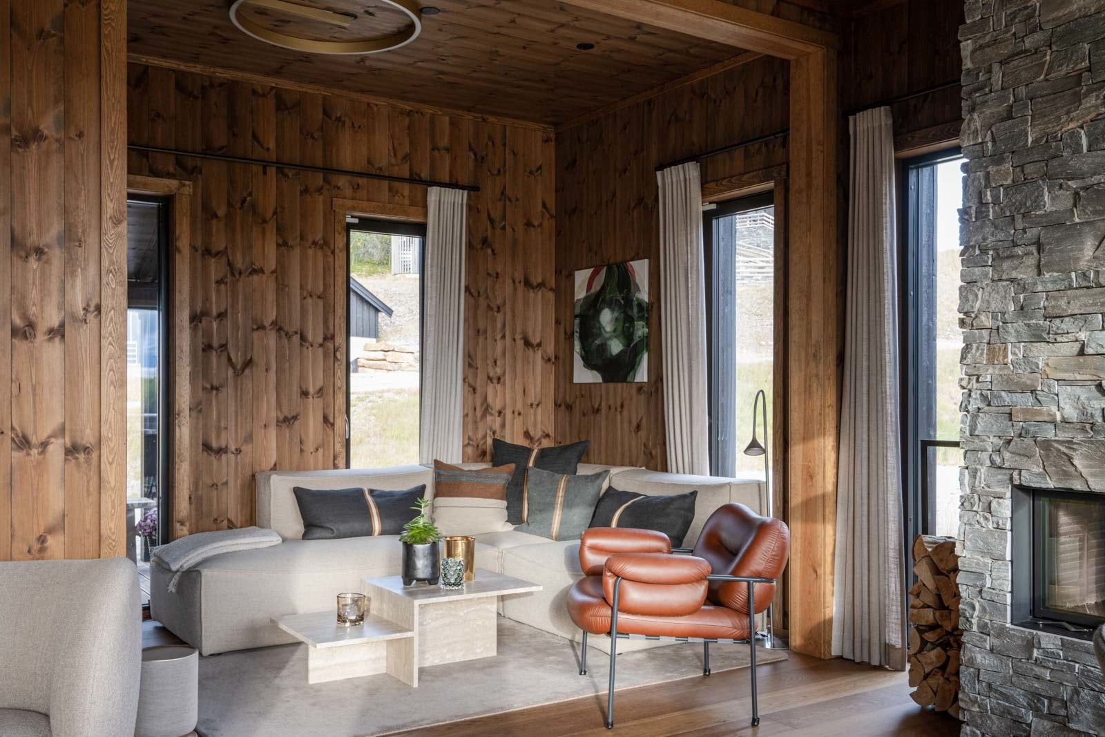 Den gode planløsningen gjør stuen enkel å møblere, med naturlige soner. Galleribilde