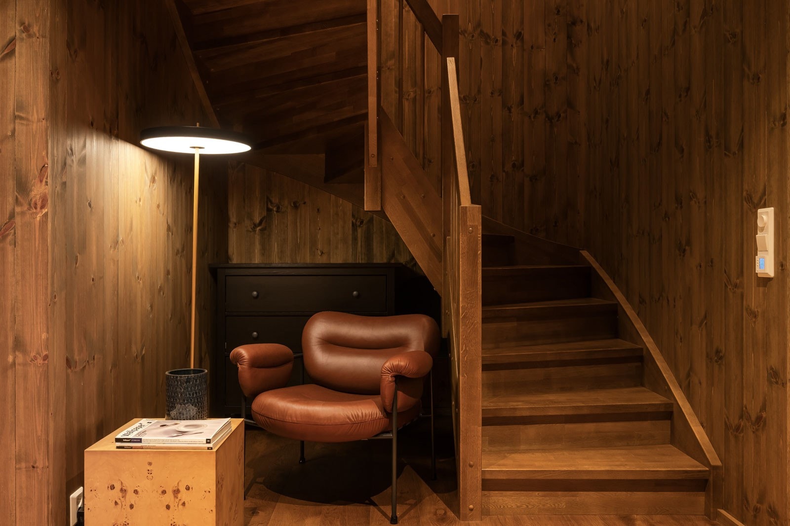 I underetasjen er det plass til "lekekrok" under trappen, for familiens minste. Galleribilde