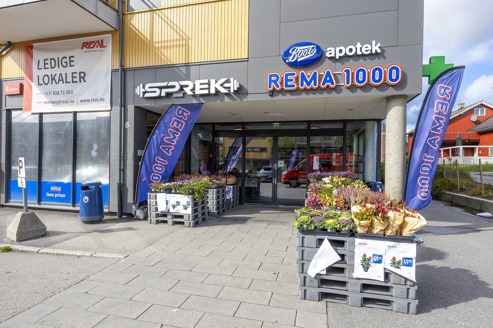 Rema 1000 Ask er å finne i boligblokkens første etasje Galleribilde