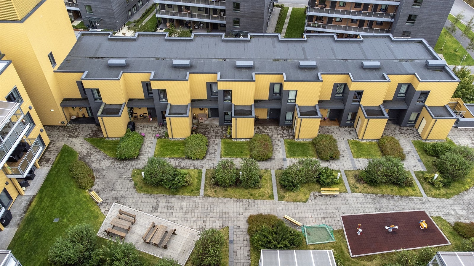 Moderne boligkompleks med lukket, trygt og meget barnevennlig gårdstun Galleribilde