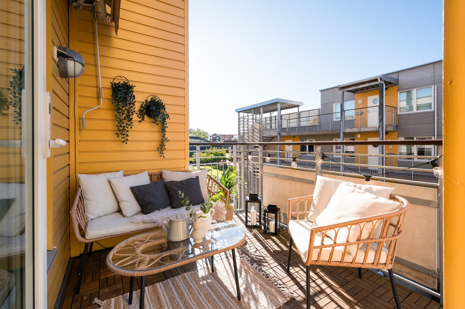 Balkongen er en fin forlengelse av stuen på varme dager. Galleribilde