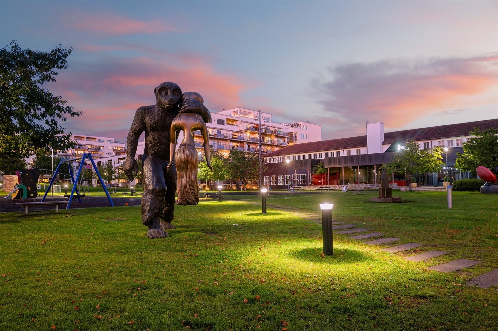 Nærområdet er barnevennlig, med flere barnehager innen et par hundre meter. Galleribilde