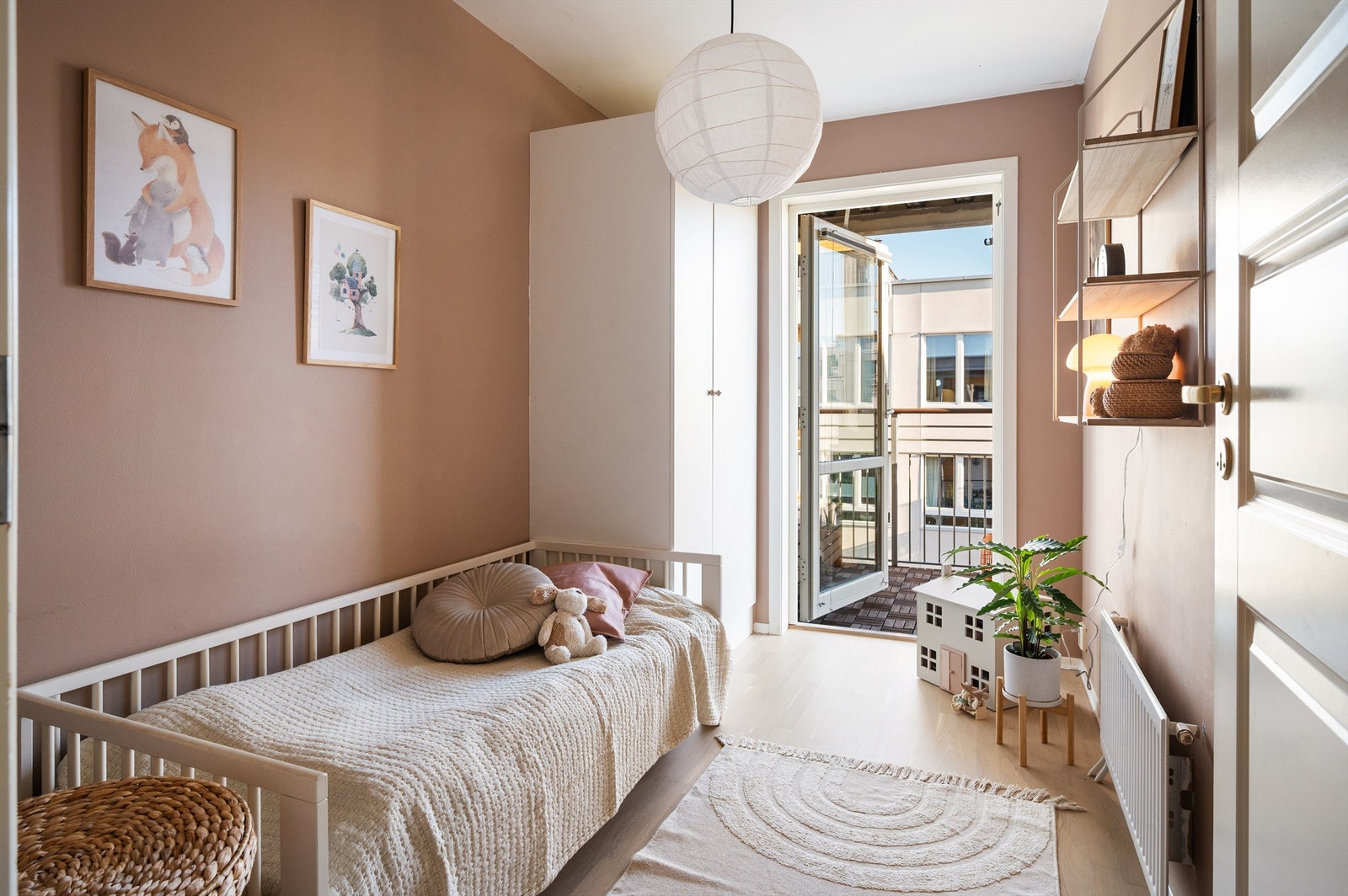 Leilighetens andre soverom er også av god størrelse. Galleribilde