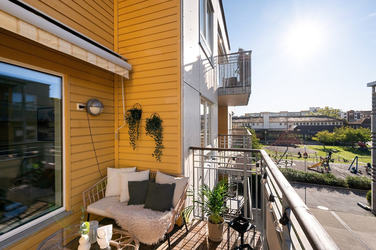 Balkongen kan fint innredes med både sittegruppe og el- eller gassgrill. Galleribilde